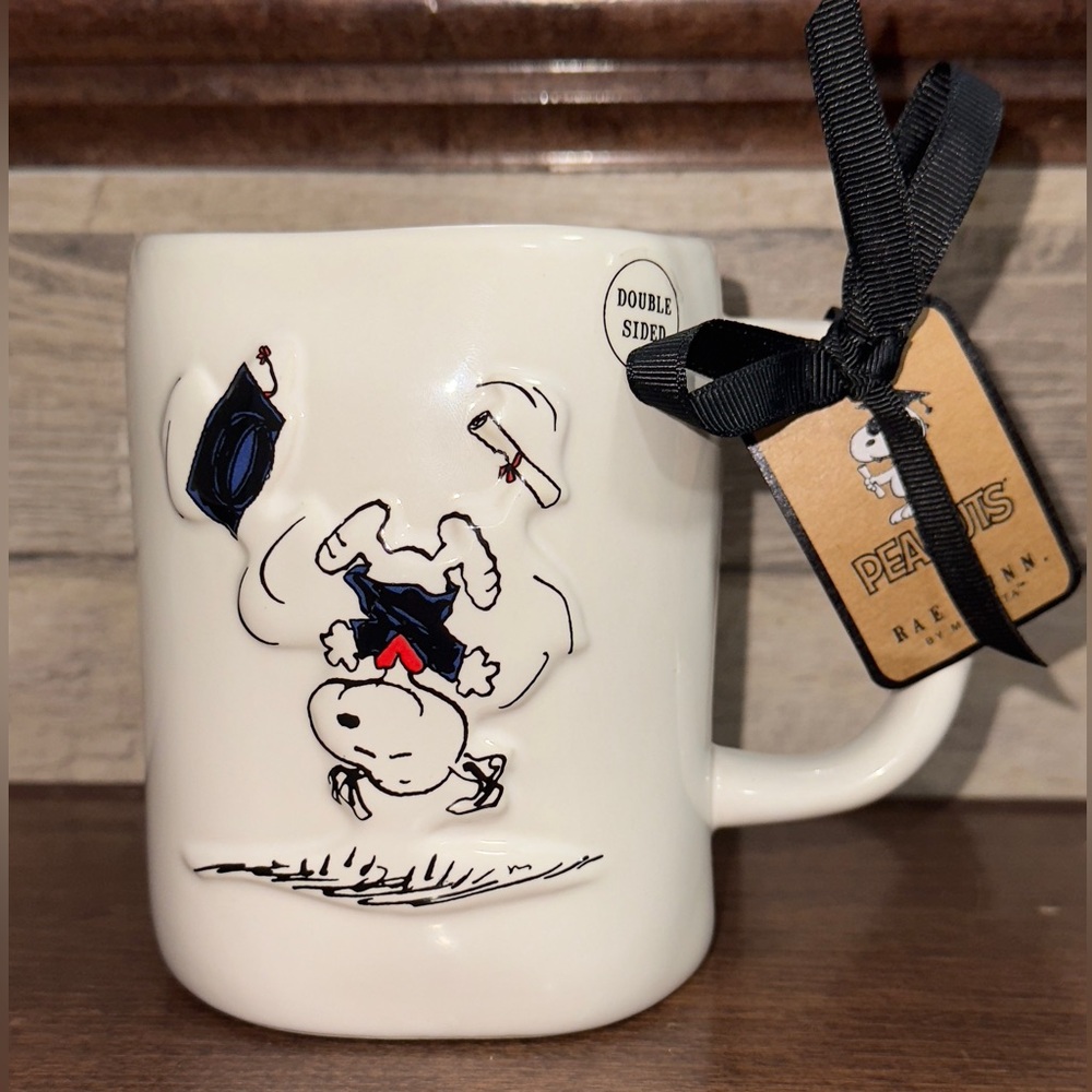 SUPER CUTE 🥰 RAE DUNN PEANUTS W/SNOOPY CAP & GOWN “DREAM BIG” GRADUATION 👨‍🎓 MUG